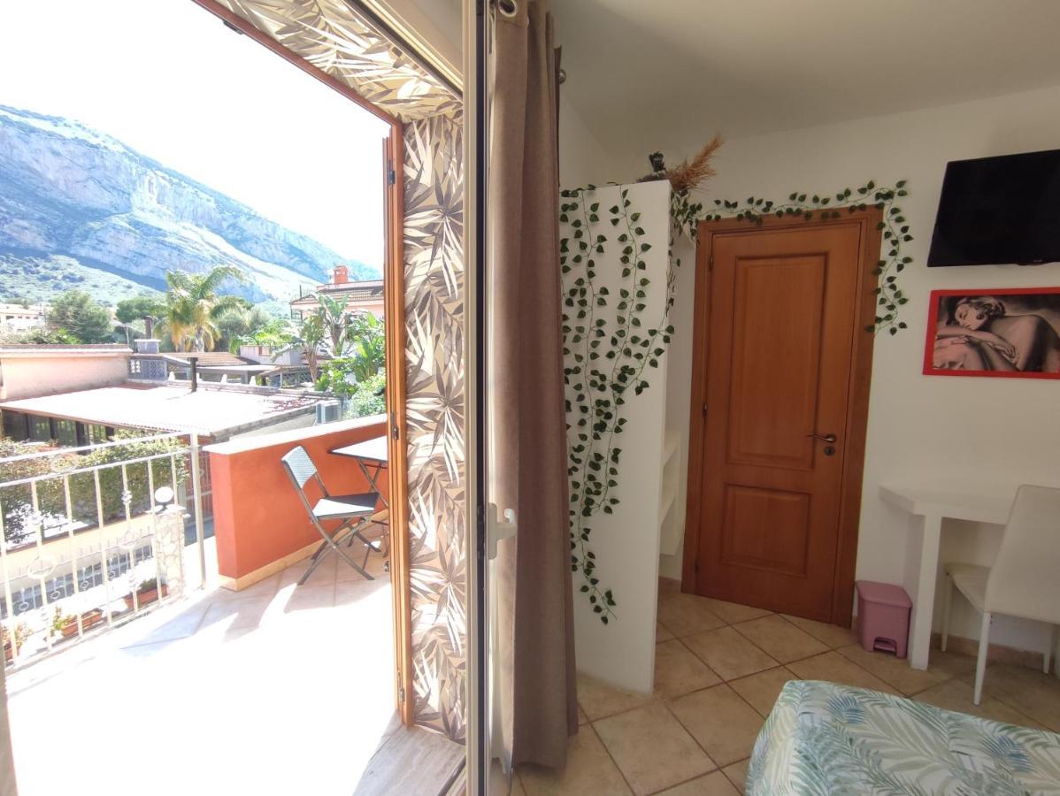 Casa Vacanze Isolotto Изола-делле-Феммине Экстерьер фото