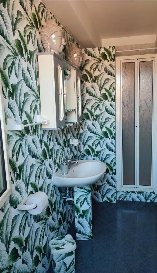 Casa Vacanze Isolotto Изола-делле-Феммине Экстерьер фото