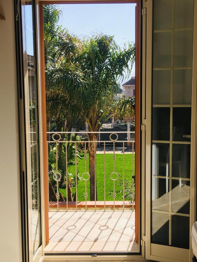 Casa Vacanze Isolotto Изола-делле-Феммине Экстерьер фото